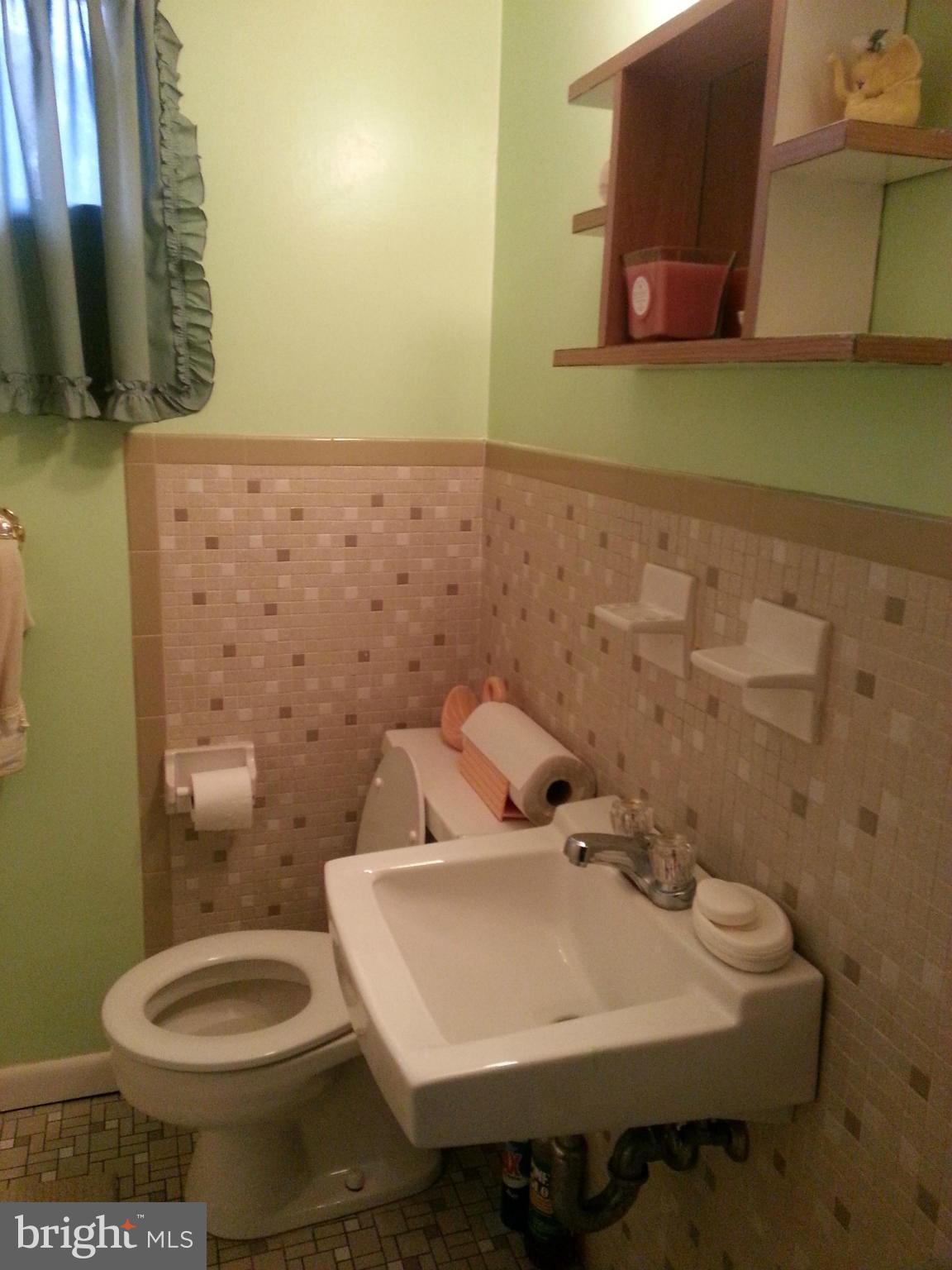 9110 Wallace Road Lanham, MD 20706 - Photo 14 of 18 Bath