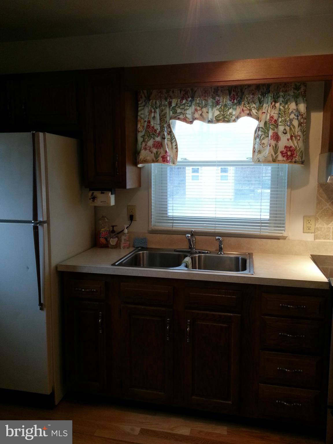 9110 Wallace Road Lanham, MD 20706 - Photo 8 of 18 Kitchen
