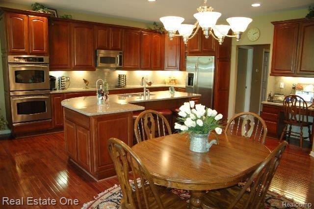 3812 Winding Brk Circle, Unit 9 Rochester, MI 48309 - Photo 6 of 19 KITCHEN