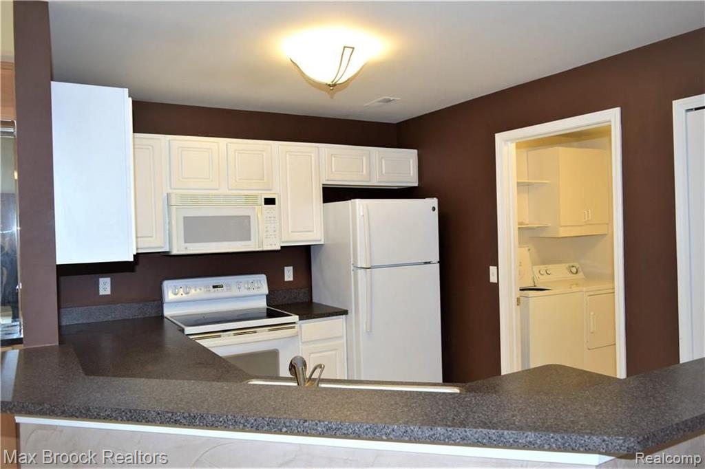 13442 Forest Ridge Boulevard, Unit 176 Sterling Heights, MI 48313 - Photo 6 of 26