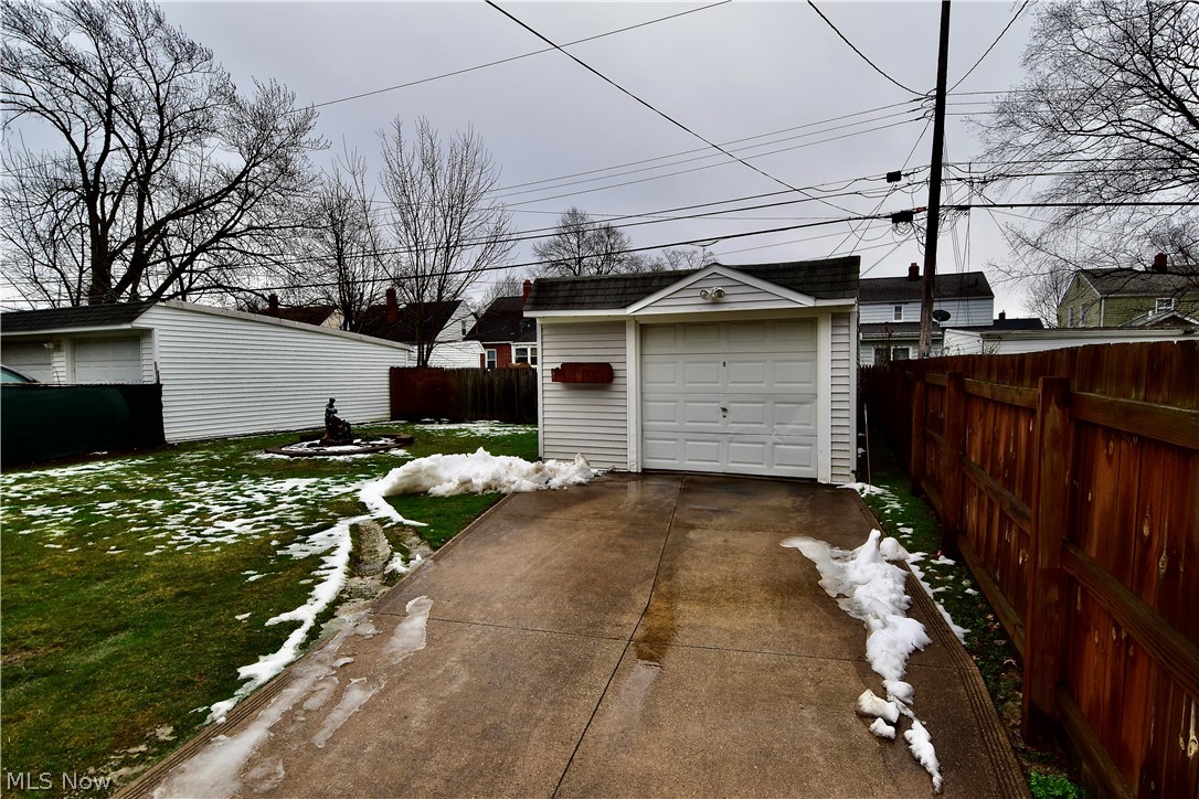 4214 Hinsdale Road South Euclid, OH 44121 - Photo 4 of 28