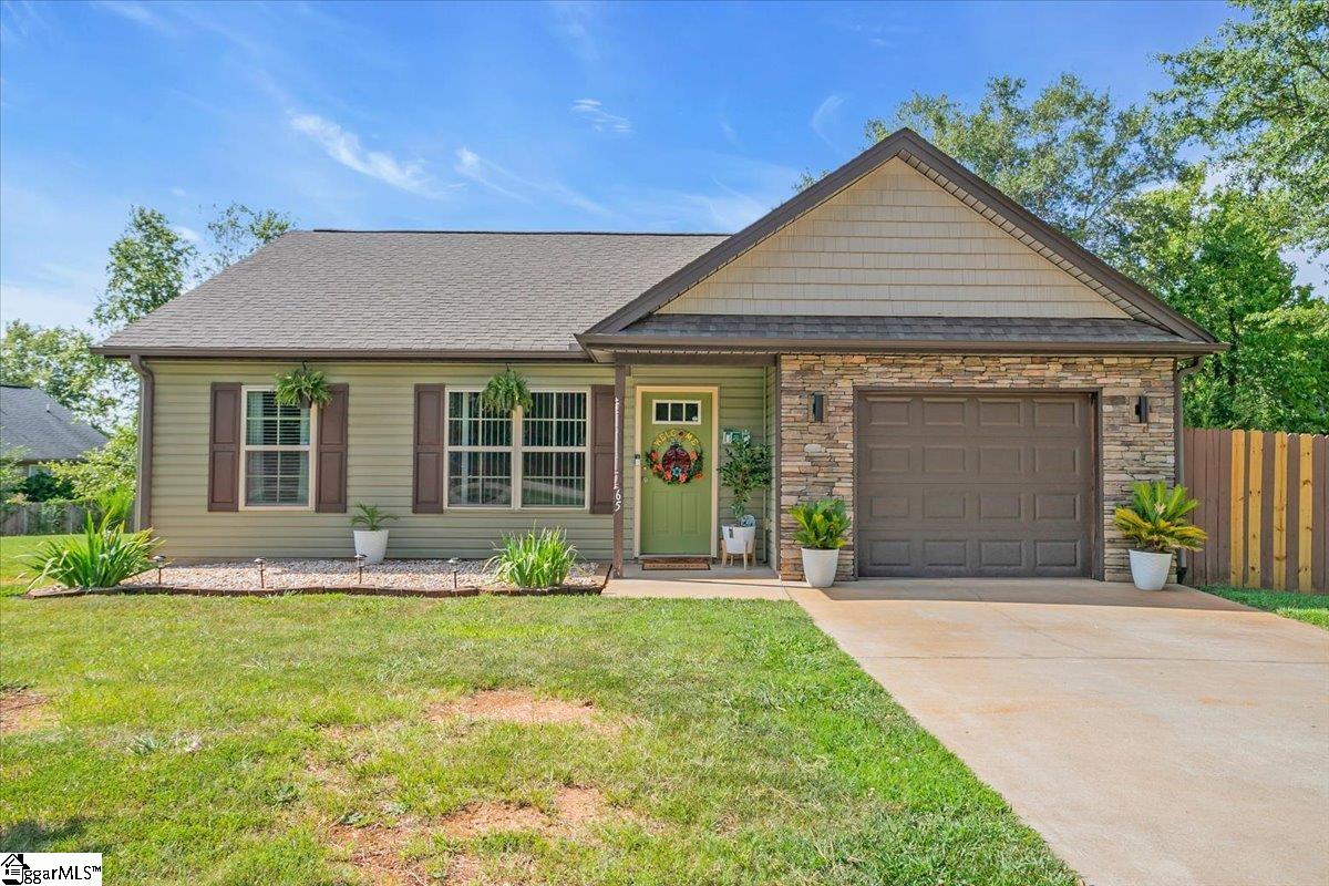 65 Chick Springs Road Taylors, SC 29687 - Photo 1 of 47