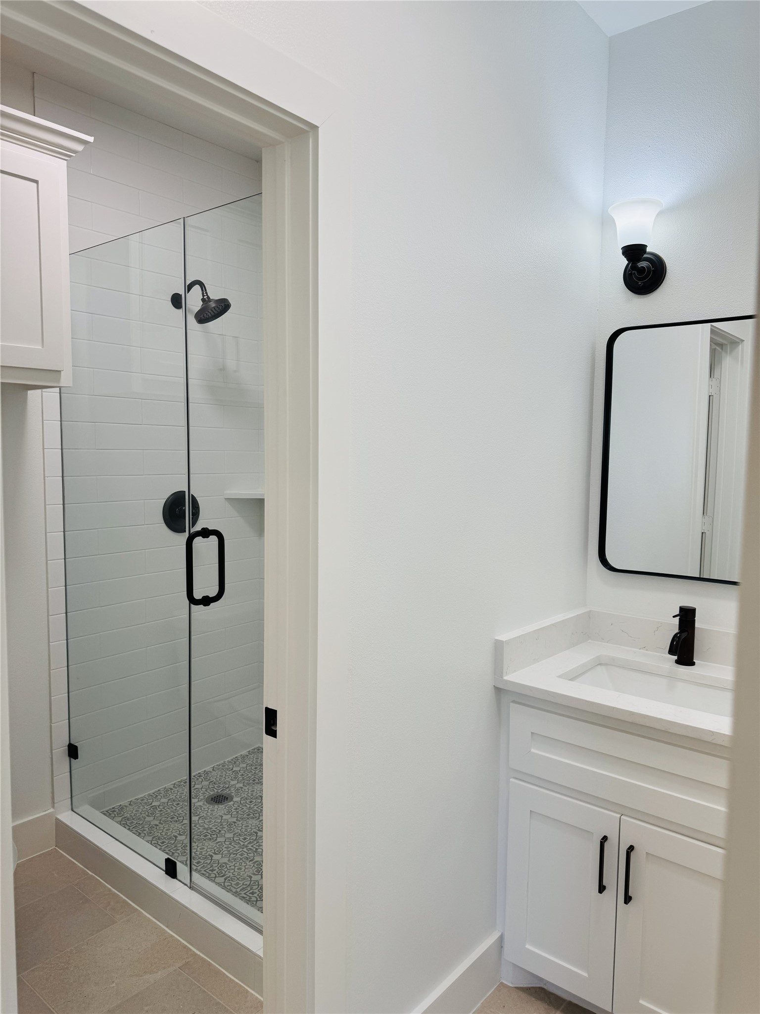 8437 Winthrop Lane Houston, TX 77075 - Photo 13 of 22 a bathroom with a shower sink and mirror