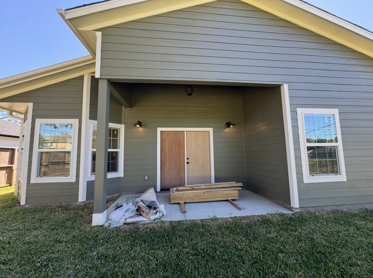 8437 Winthrop Lane Houston, TX 77075 - Photo 22 of 22 a front view of a house with garden