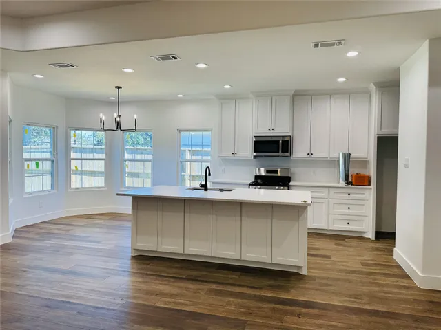 $2,200 | 8437 Winthrop Lane, Houston, TX 77075