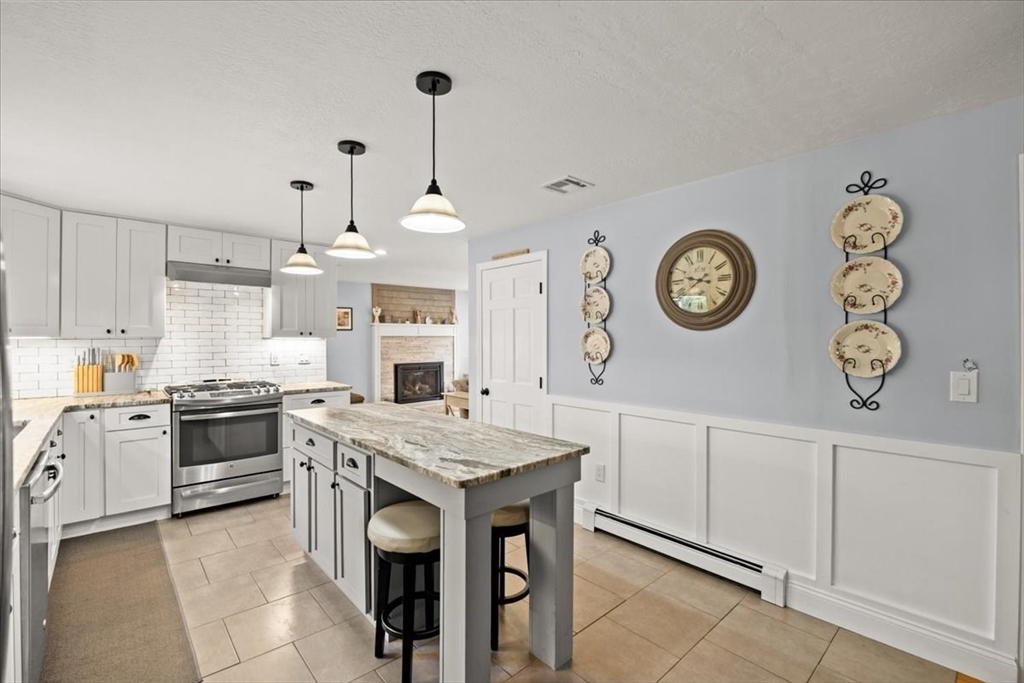 14 Cliff Road Bellingham, MA 02019 - Photo 3 of 40