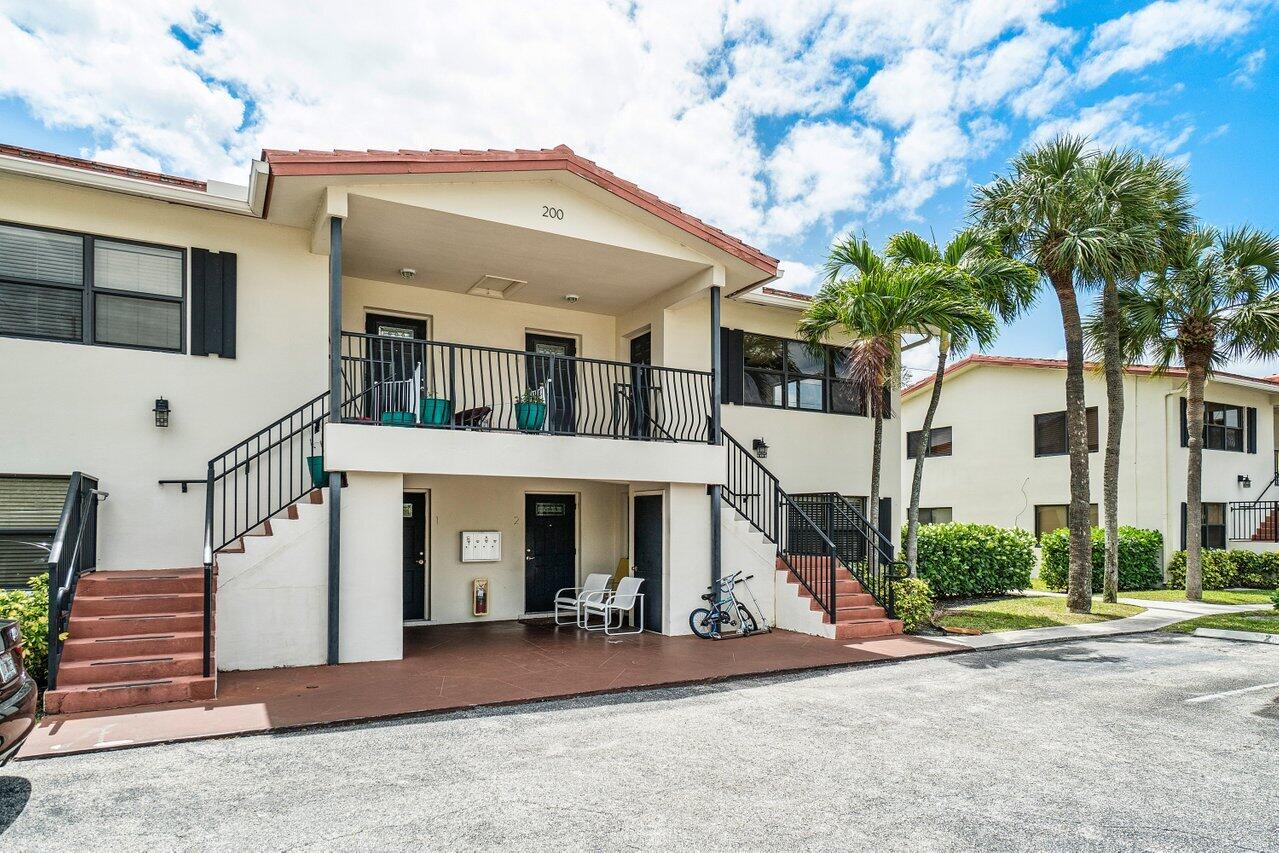 200 Southwest 7th Street, Unit 4 Boca Raton, FL 33432 - Photo 1 of 20 003-200Southwest7thStreet-BocaRaton-FL-3