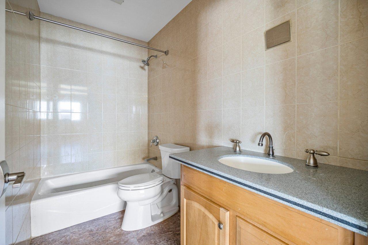 200 Southwest 7th Street, Unit 4 Boca Raton, FL 33432 - Photo 12 of 20 014-200Southwest7thStreet-BocaRaton-FL-3
