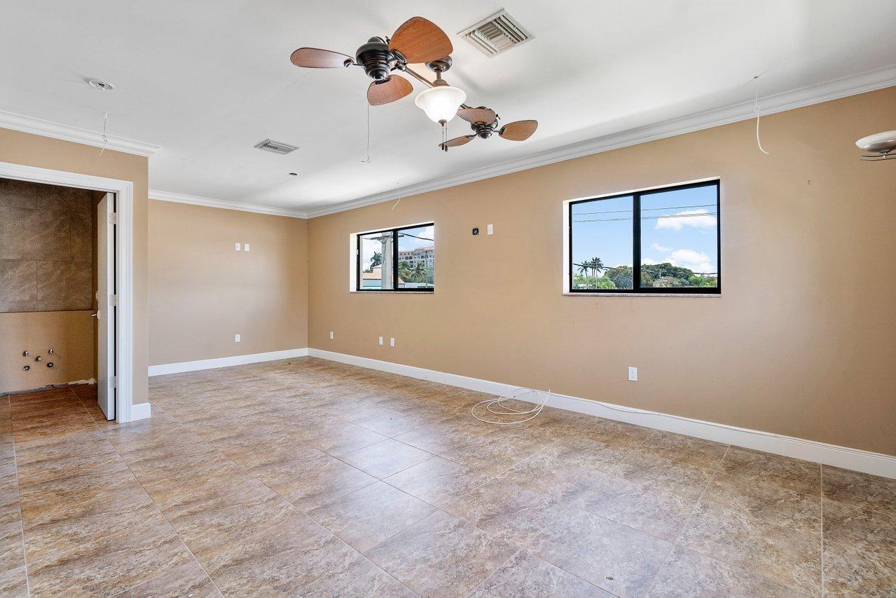 200 Southwest 7th Street, Unit 4 Boca Raton, FL 33432 - Photo 13 of 20 015-200Southwest7thStreet-BocaRaton-FL-3