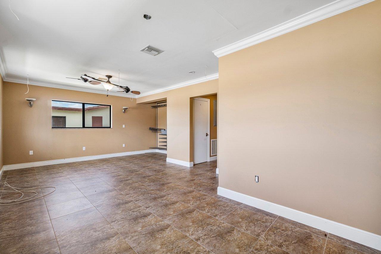 200 Southwest 7th Street, Unit 4 Boca Raton, FL 33432 - Photo 14 of 20 016-200Southwest7thStreet-BocaRaton-FL-3