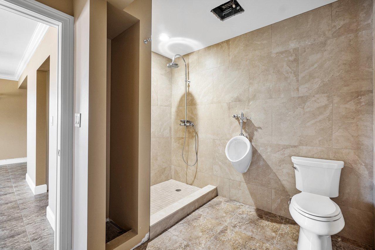 200 Southwest 7th Street, Unit 4 Boca Raton, FL 33432 - Photo 17 of 20 019-200Southwest7thStreet-BocaRaton-FL-3