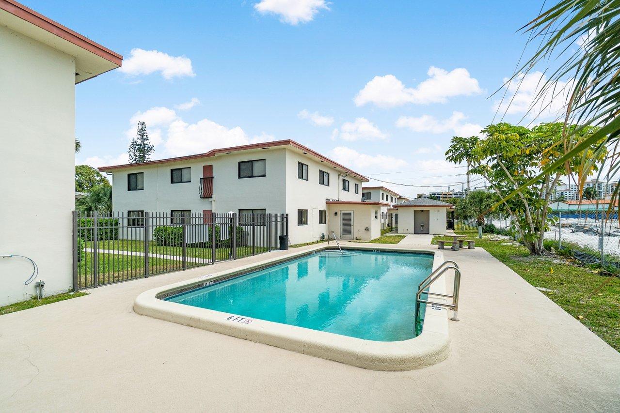 200 Southwest 7th Street, Unit 4 Boca Raton, FL 33432 - Photo 19 of 20 024-200Southwest7thStreet-BocaRaton-FL-3
