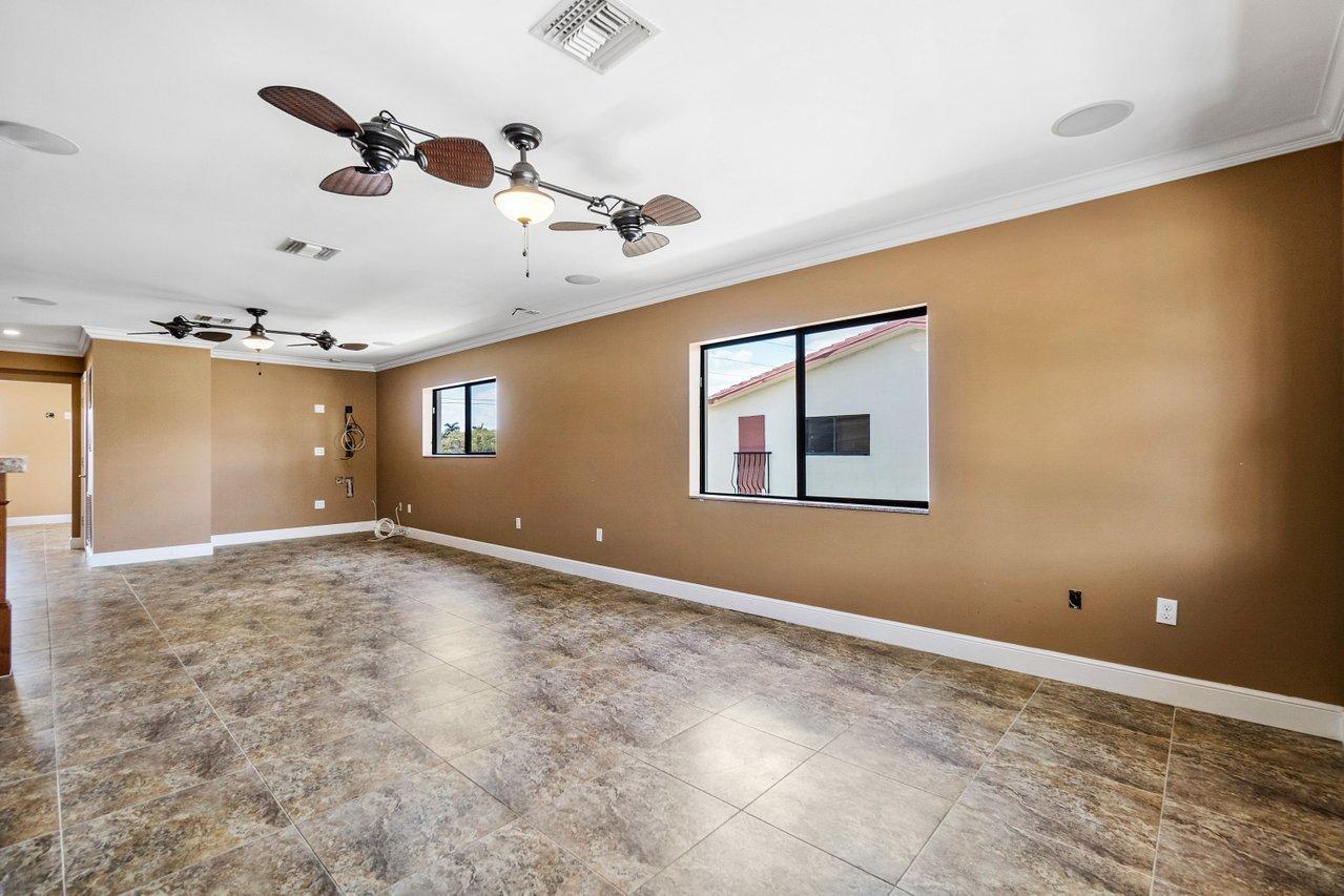 200 Southwest 7th Street, Unit 4 Boca Raton, FL 33432 - Photo 6 of 20 006-200Southwest7thStreet-BocaRaton-FL-3