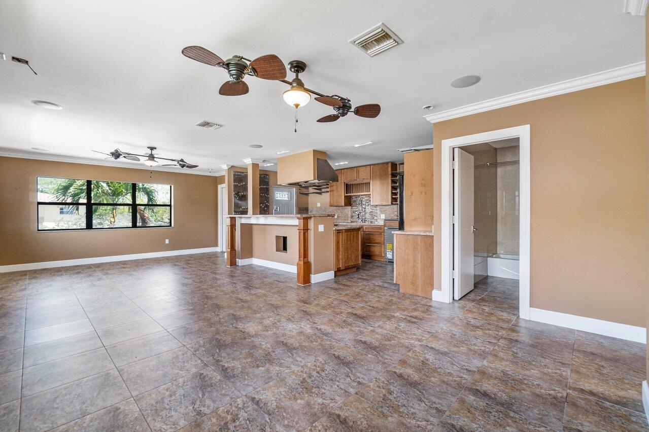 200 Southwest 7th Street, Unit 4 Boca Raton, FL 33432 - Photo 7 of 20 007-200Southwest7thStreet-BocaRaton-FL-3