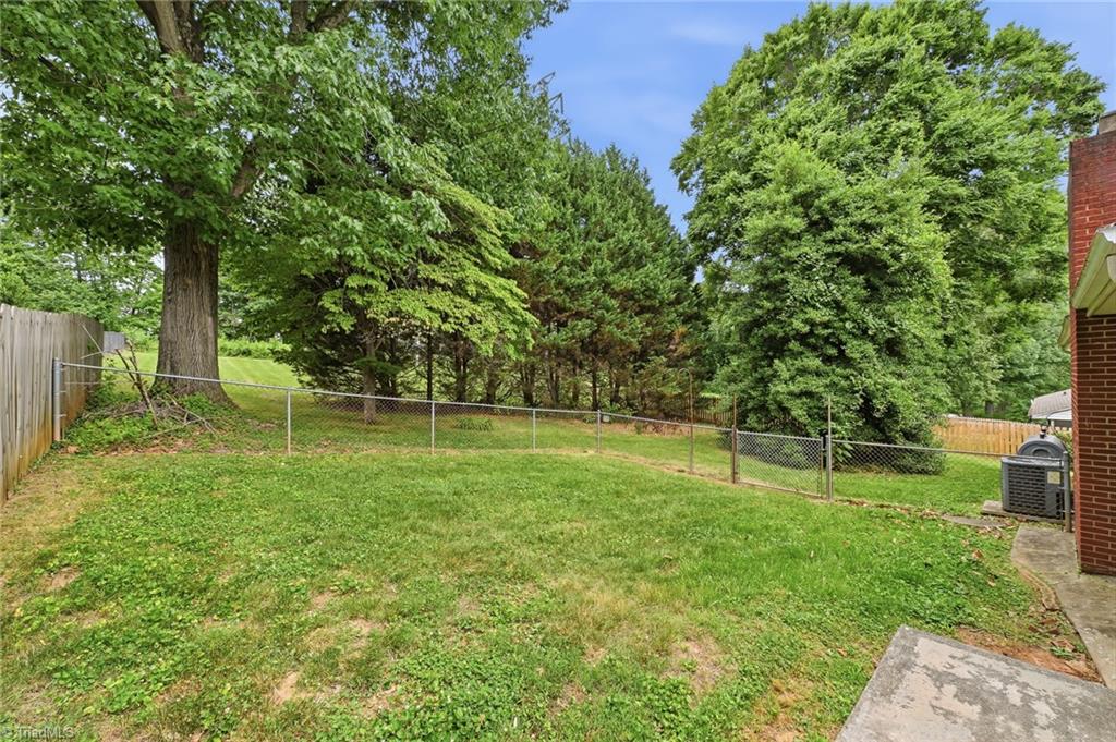 136 Queensbury Road Winston-Salem, NC 27104 - Photo 23 of 26