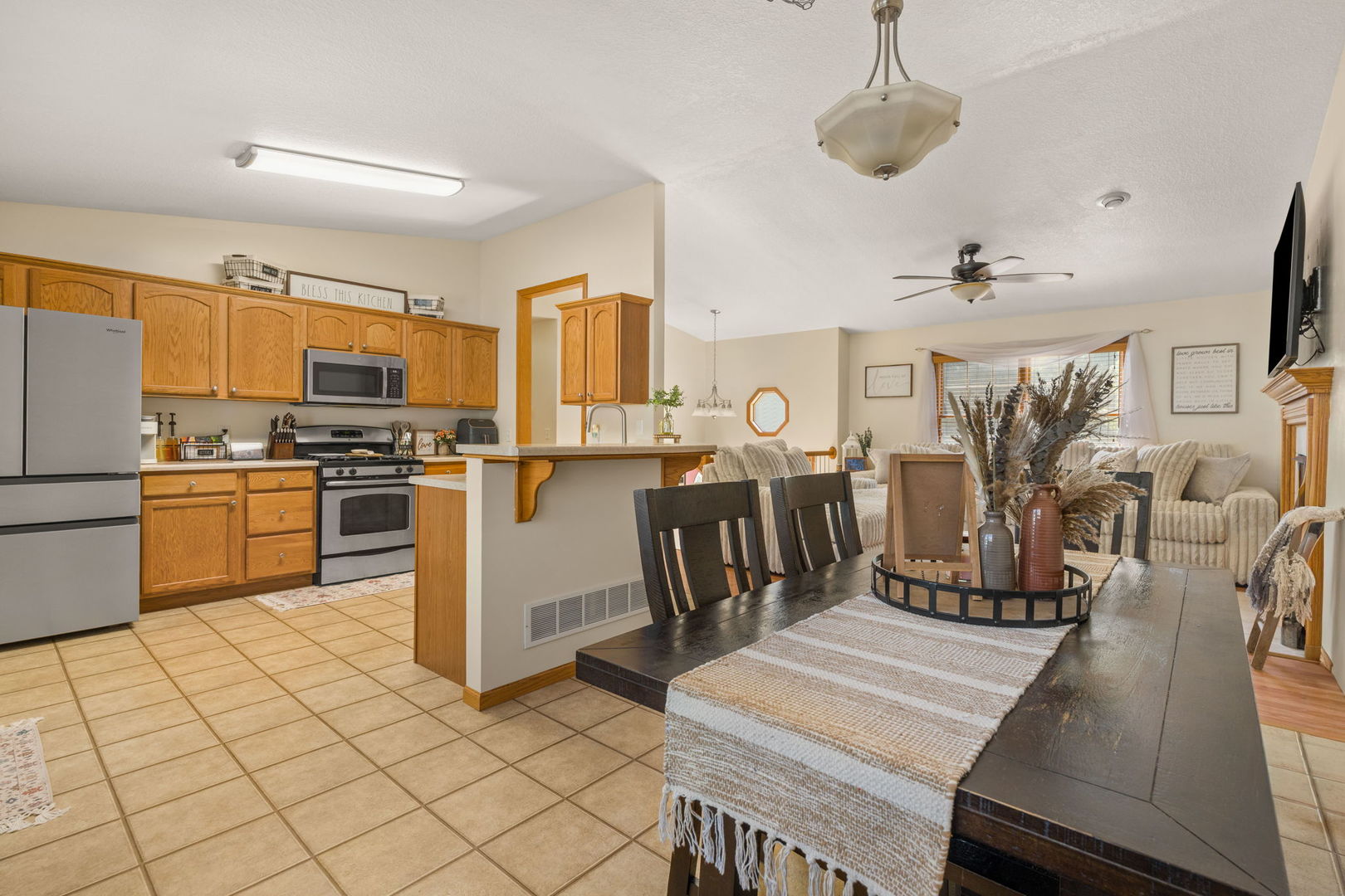 5343 Hillandale Road Davenport, IA 52806 - Photo 8 of 36