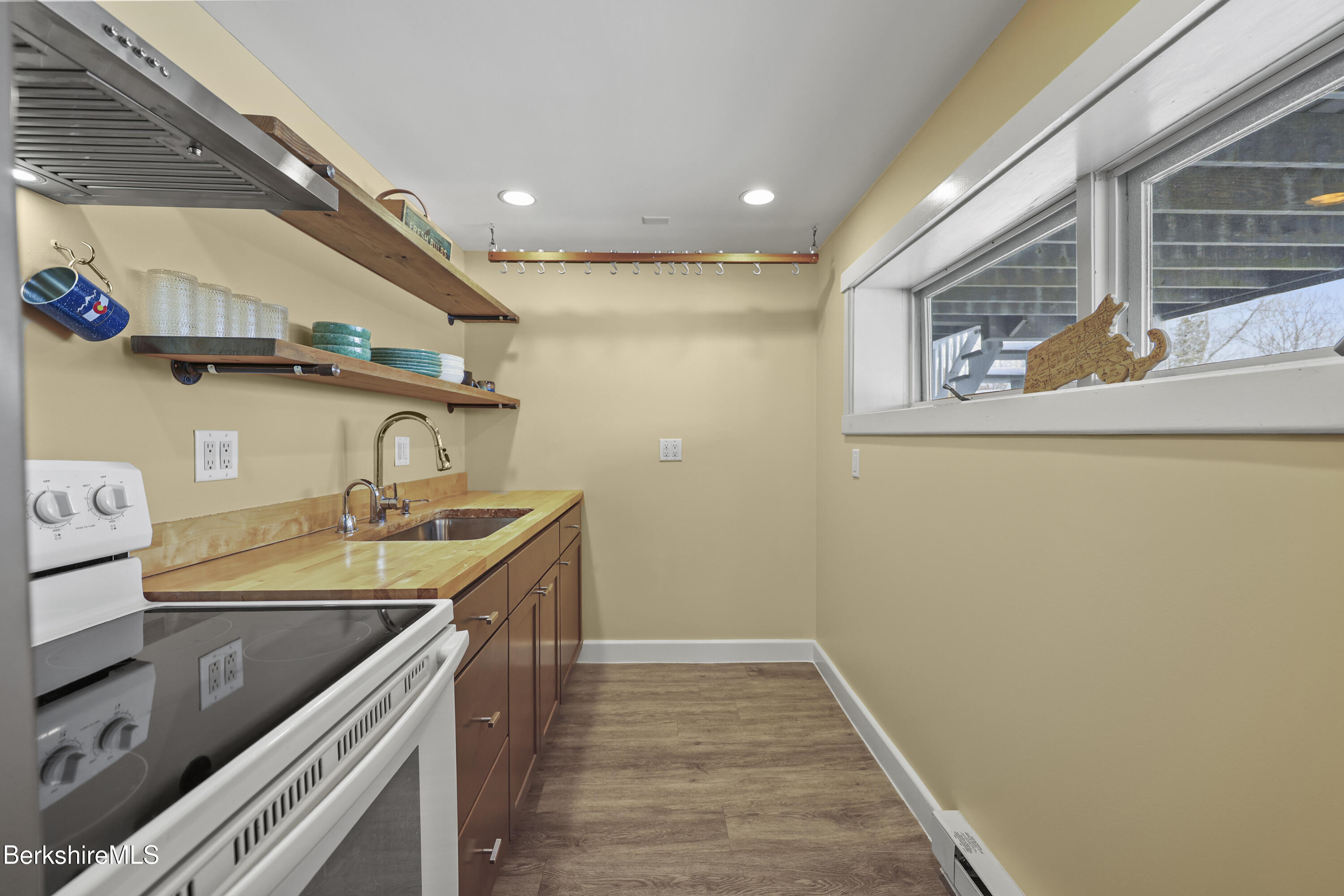2 Wallace Road, Unit DHB Stockbridge, MA 01262 - Photo 13 of 36 kitchen
