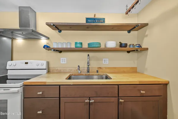 $278,800 | 2 Wallace Road, Unit DHB, Stockbridge, MA 01262