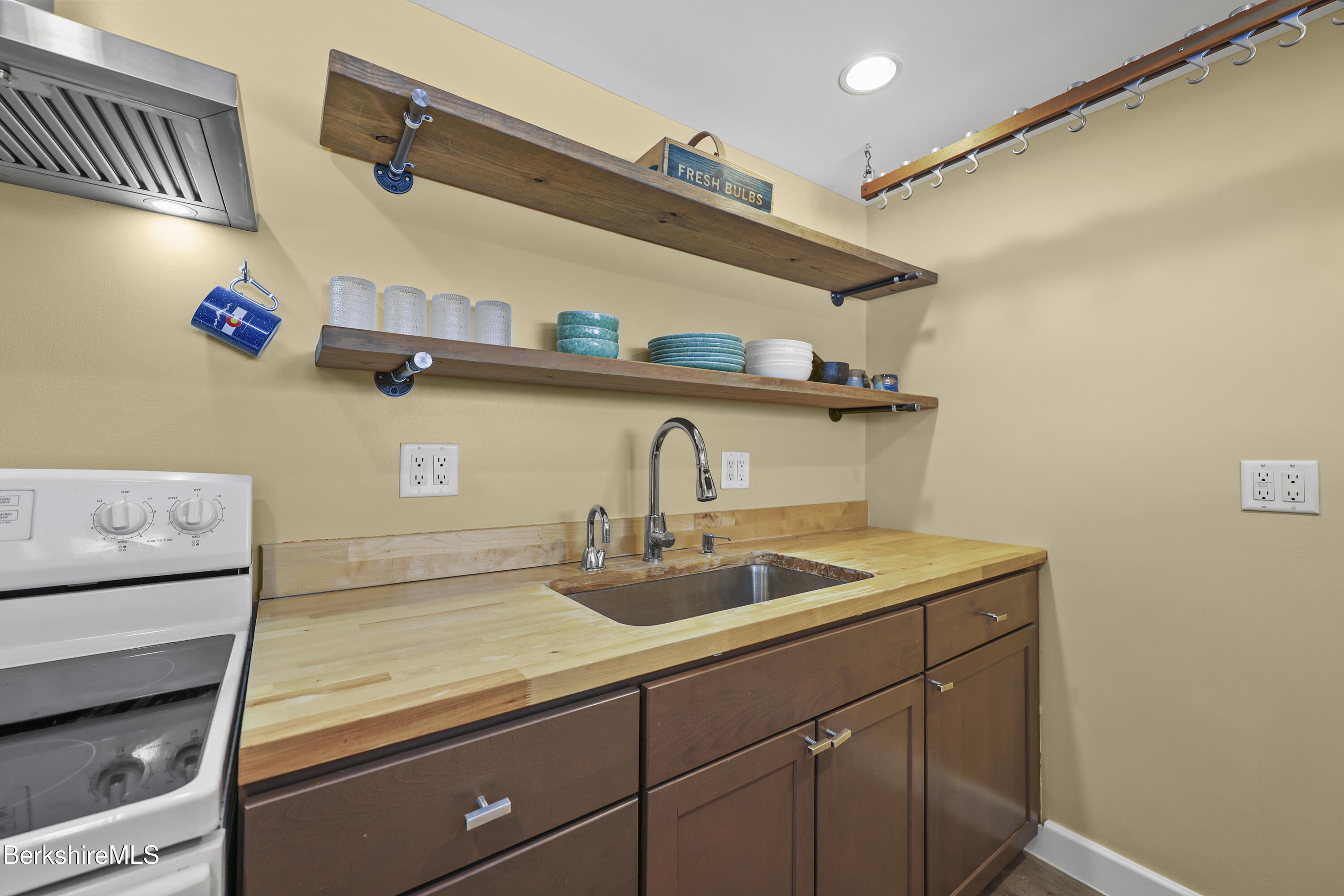 2 Wallace Road, Unit DHB Stockbridge, MA 01262 - Photo 15 of 36 kitchen