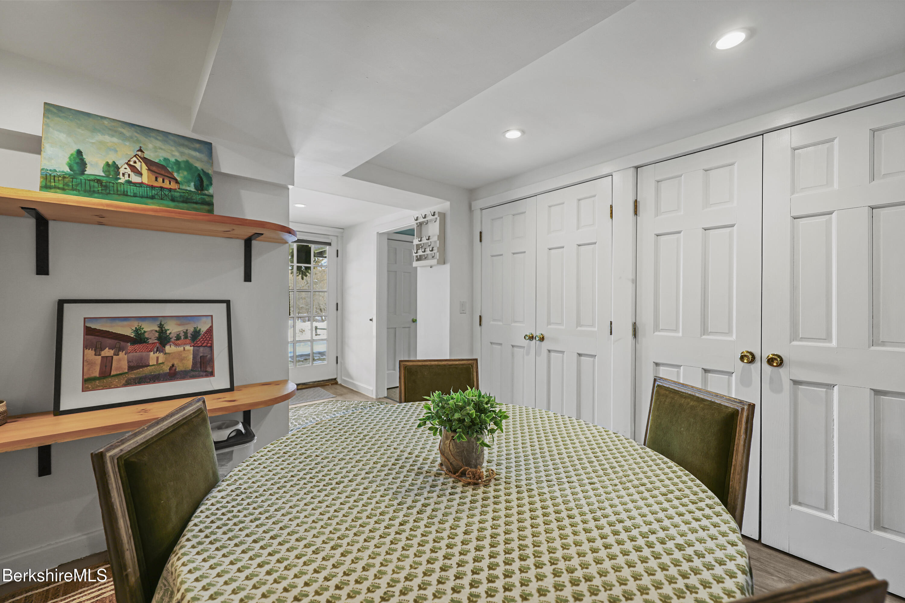 2 Wallace Road, Unit DHB Stockbridge, MA 01262 - Photo 9 of 36 dining