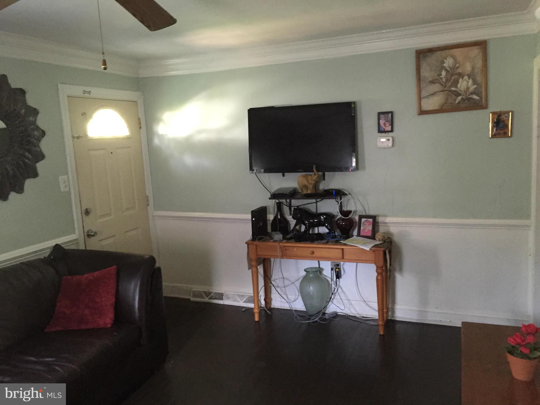 11508 Goodloe Road Silver Spring, MD 20906 - Photo 6 of 24 Living Room