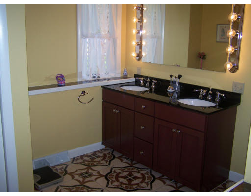 5 Oakland Road Danvers, MA 01923 - Photo 11 of 19 Gallery Image 11