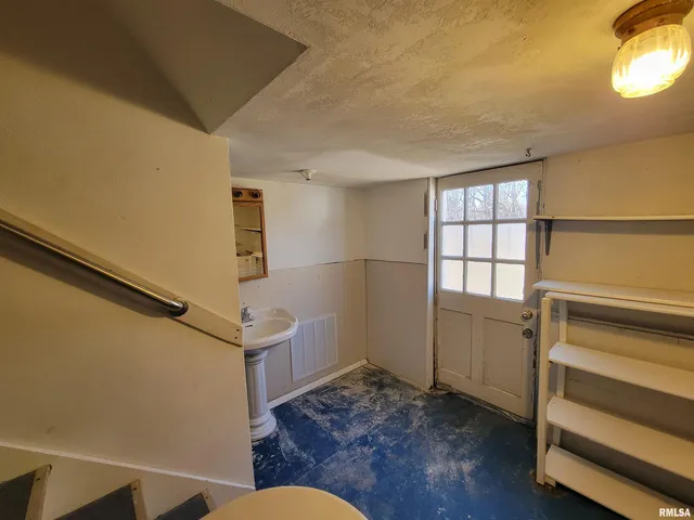 $165,000 | 129 Brentwood Drive, East Peoria, IL 61611