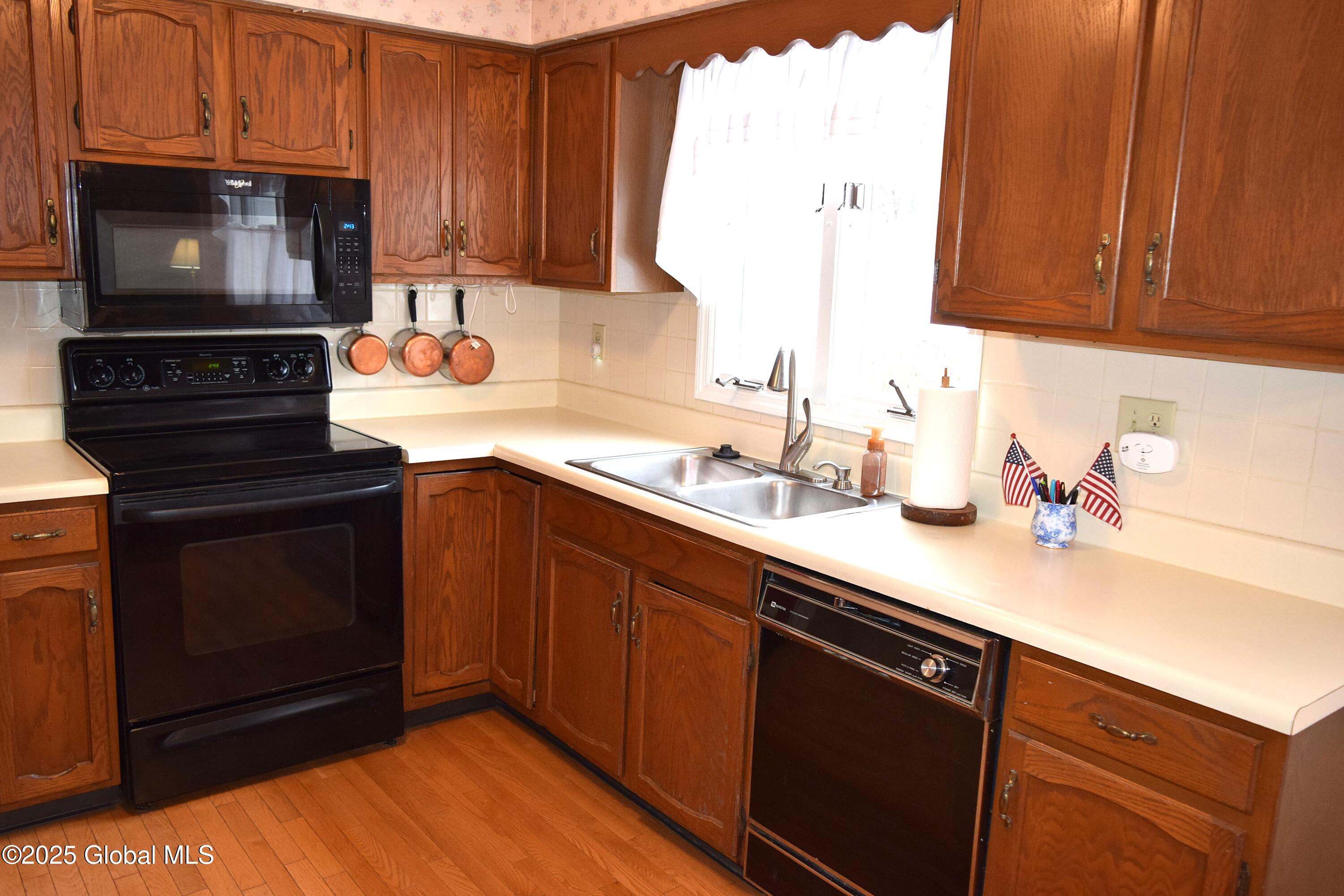 84 Miller Road Colonie, NY 12110 - Photo 5 of 24 DSC_0544