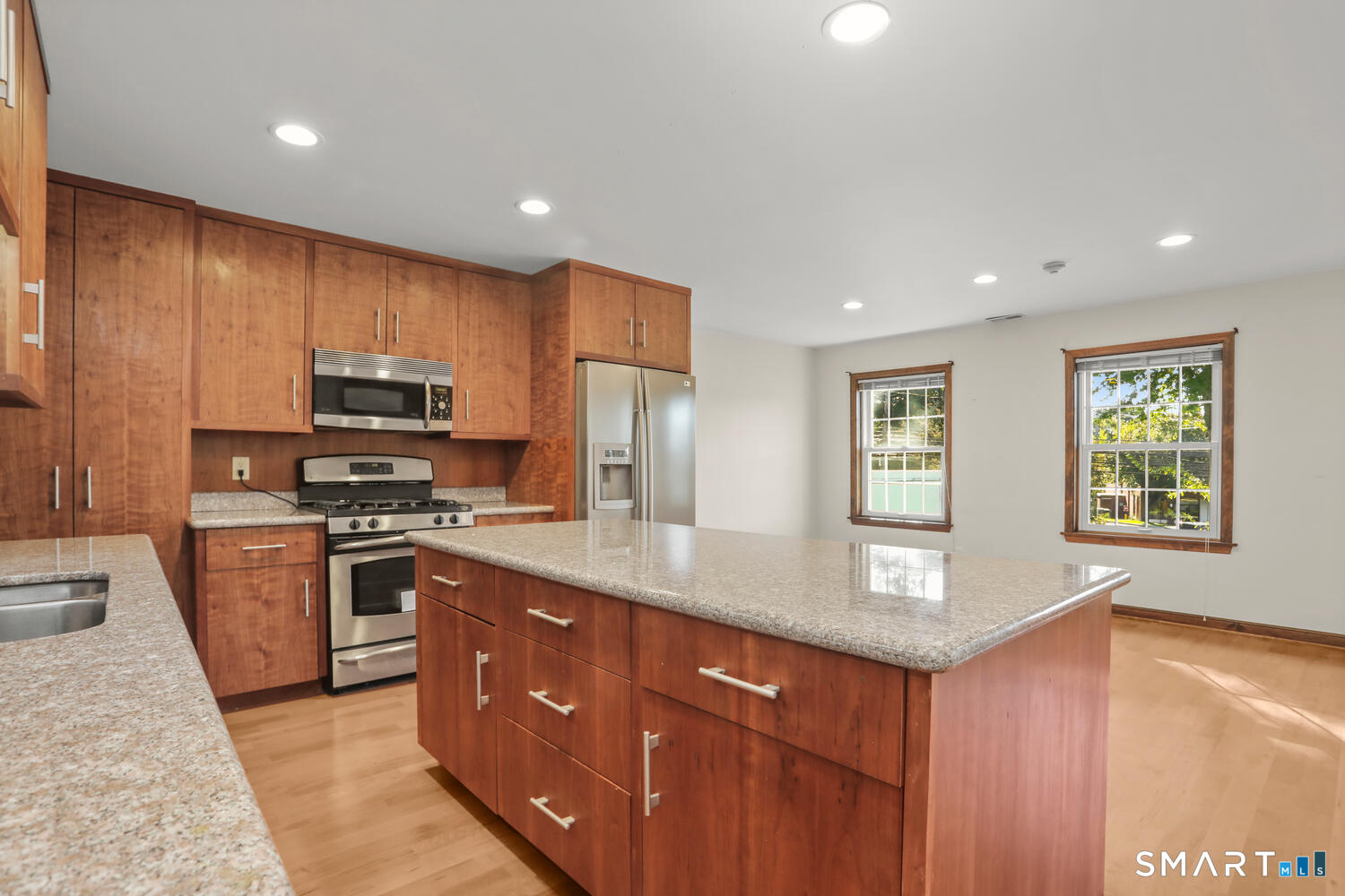 433 Post Road Darien, CT 06820 - Photo 4 of 11