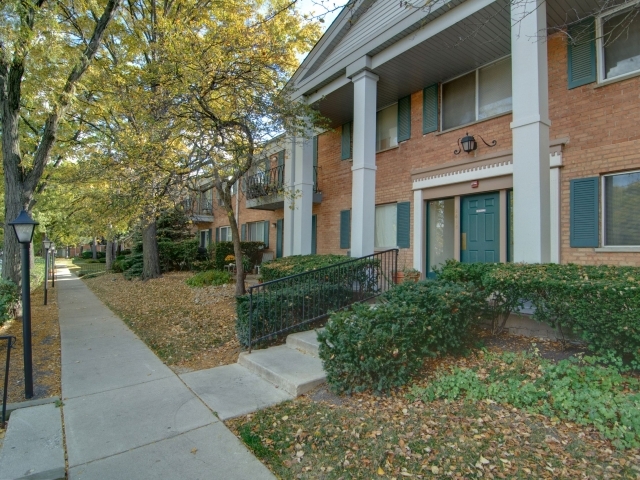 2415 South Goebbert Road, Unit 201 Arlington Heights, IL 60005 - Photo 19 of 19