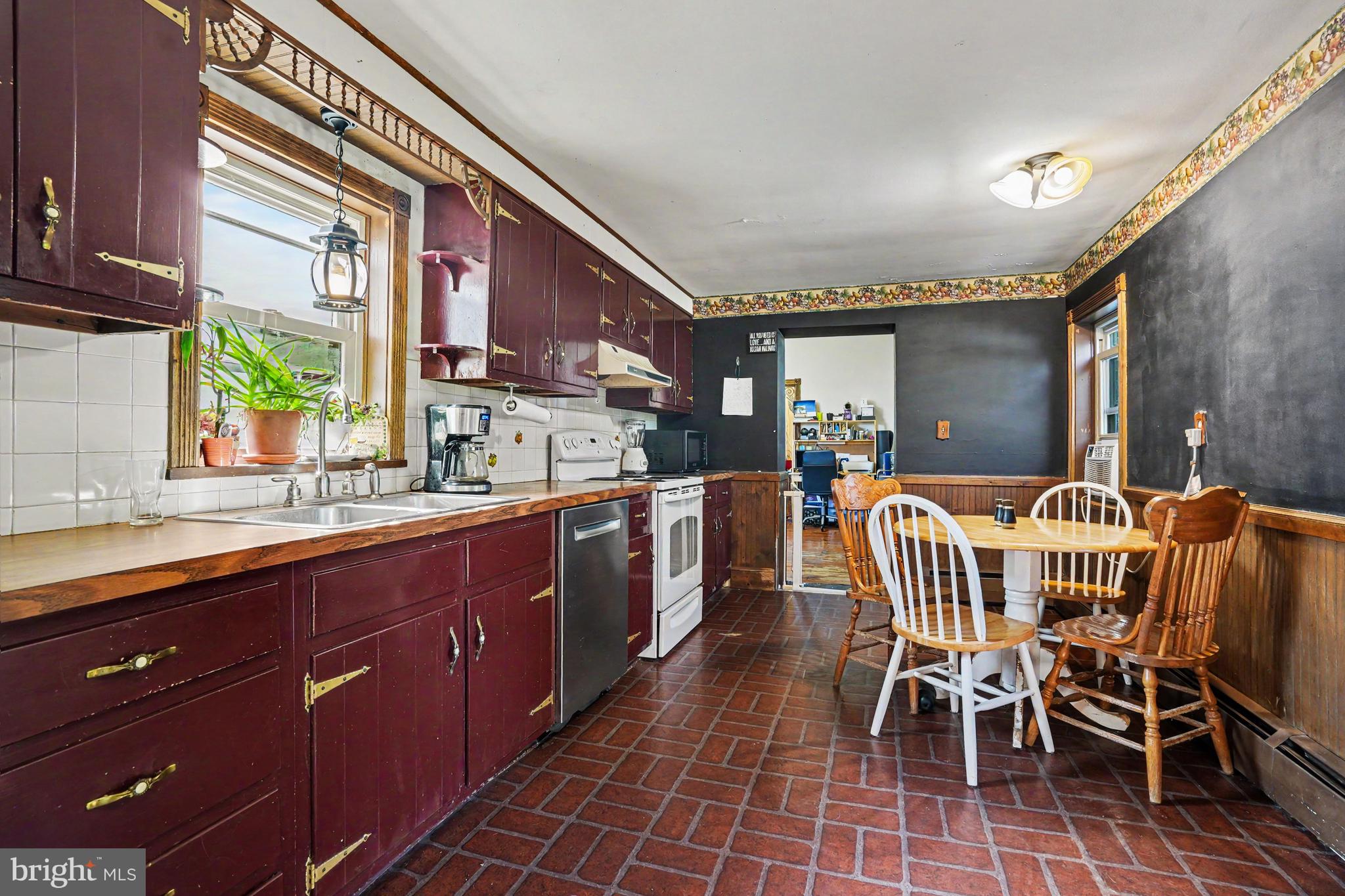 2143 Newville Road Carlisle, PA 17015 - Photo 6 of 34