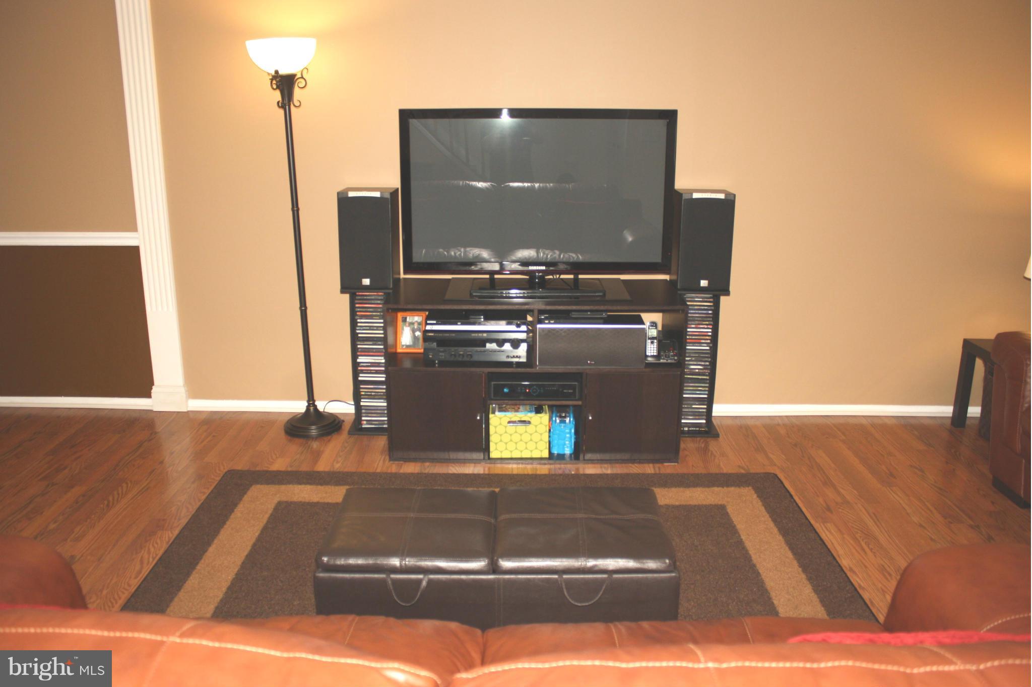 48 Perryfalls Place Baltimore, MD 21236 - Photo 8 of 30 Living Room