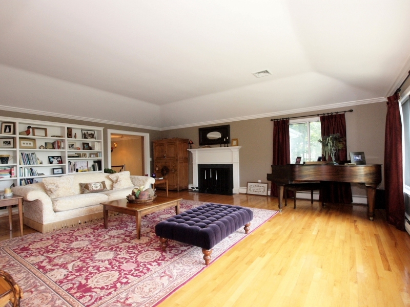 223 Hickok Road New Canaan, CT 06840 - Photo 9 of 18 9 Living Rm
