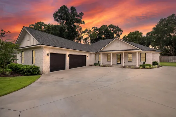 $869,900 | 199 Edge Avenue, Valparaiso, FL 32580