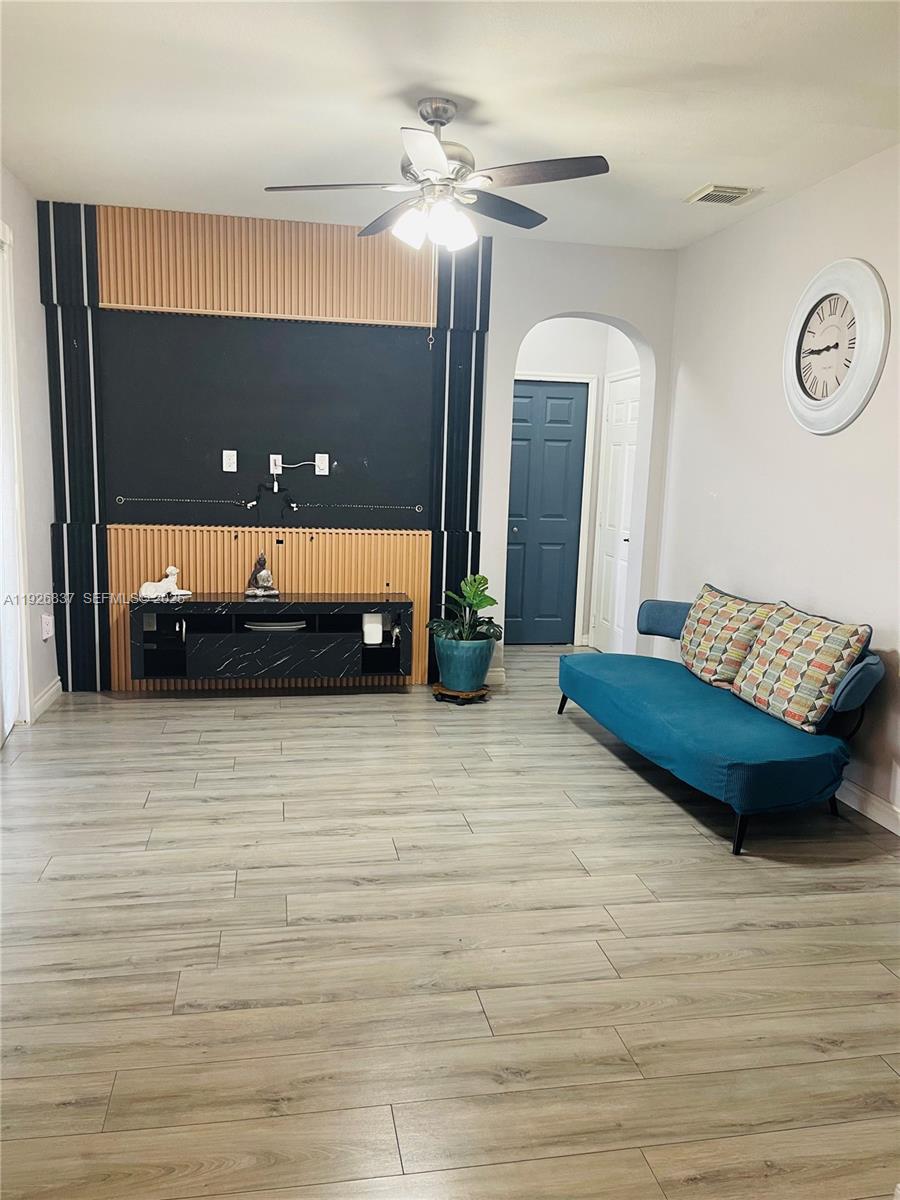 27312 Southwest 138th Path Homestead, FL 33032 - Photo 14 of 41 a living room with furniture