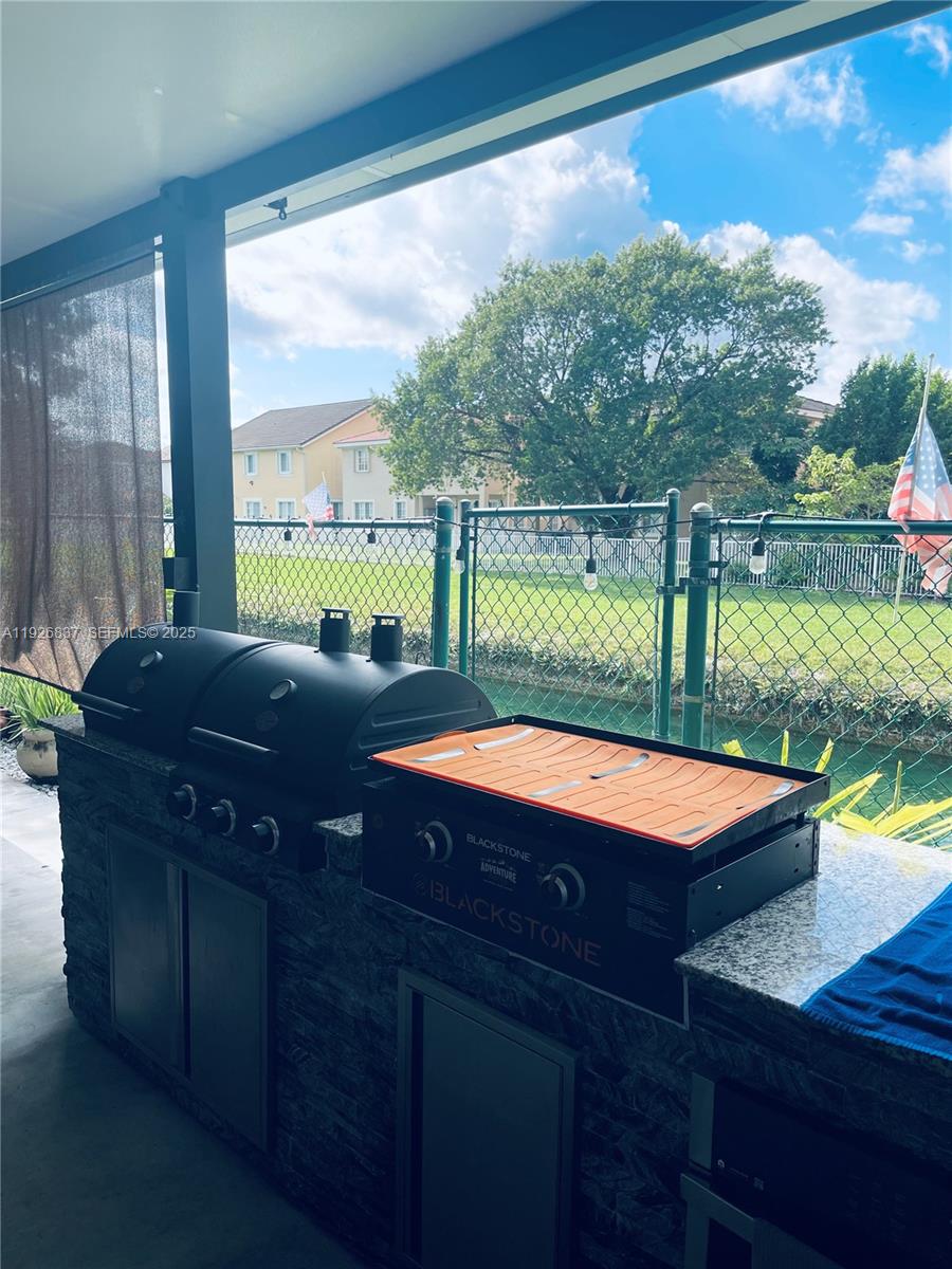 27312 Southwest 138th Path Homestead, FL 33032 - Photo 38 of 41 a view of a backyard with a tub and couches