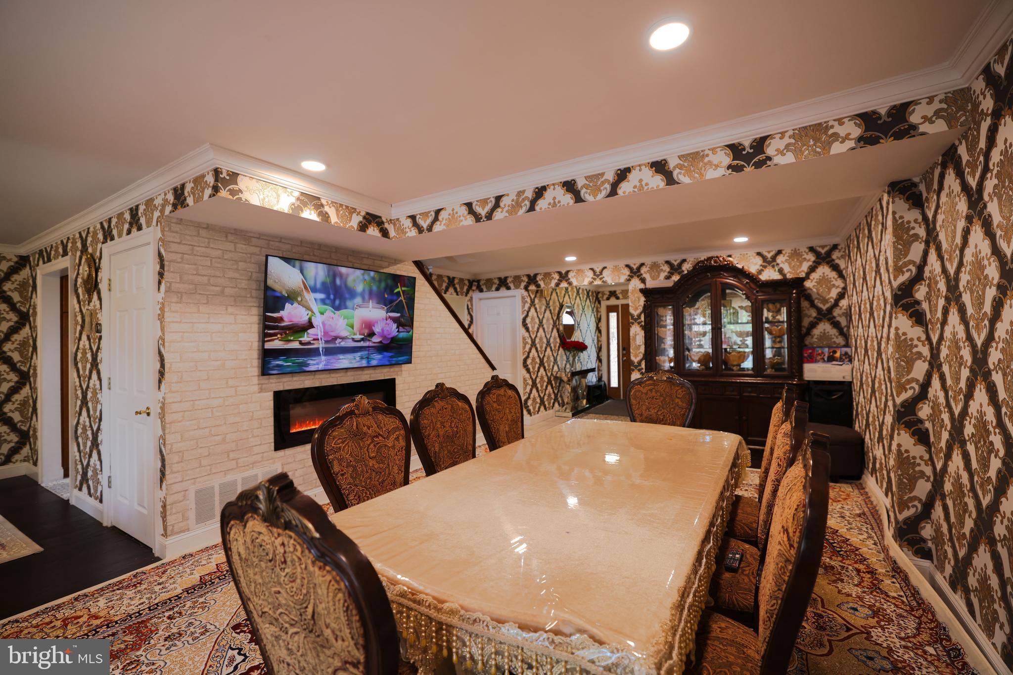 103 Garrison Court Langhorne, PA 19047 - Photo 19 of 46 a view of a dining room with furniture