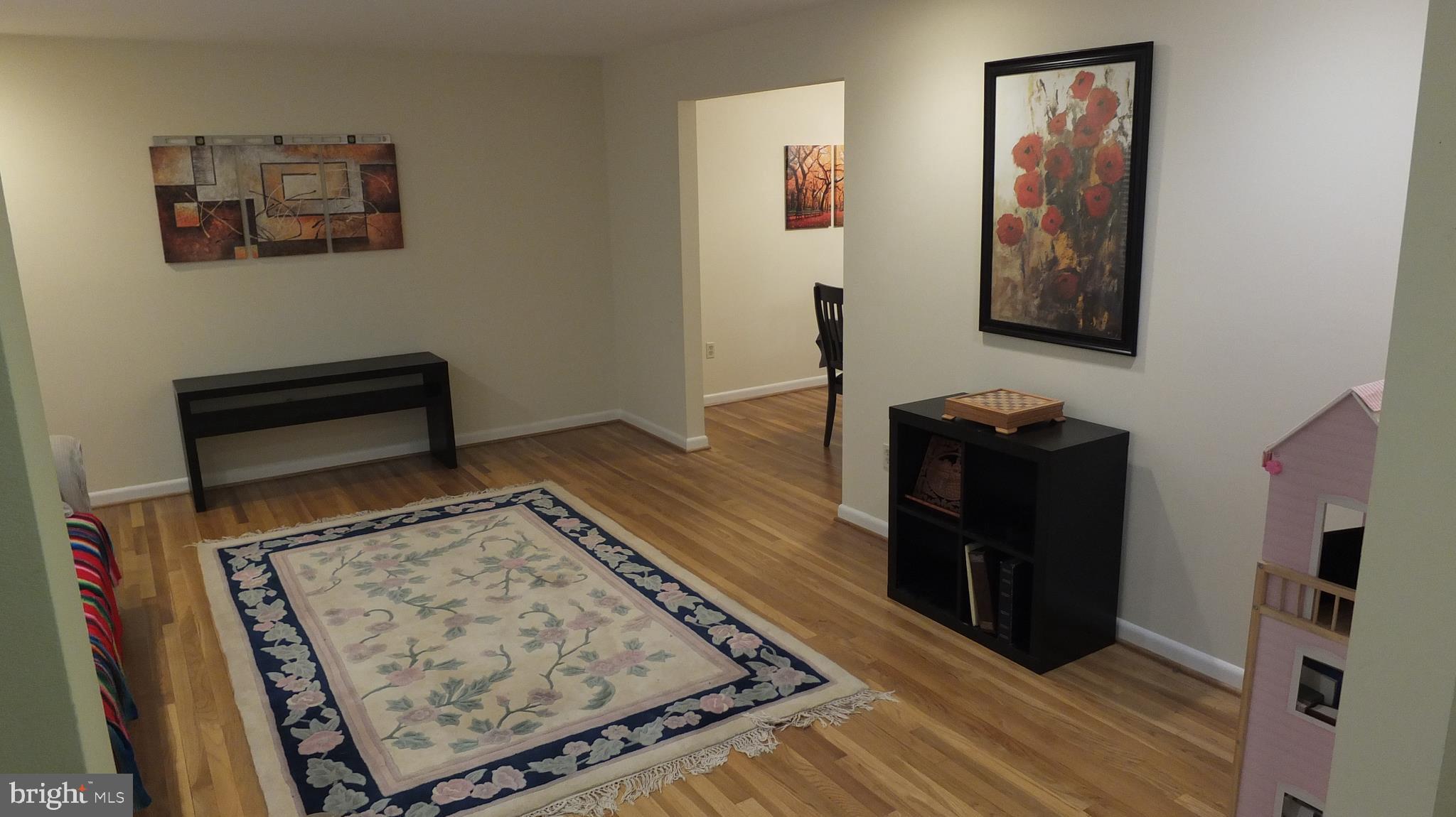 614 Hyde Road Silver Spring, MD 20902 - Photo 7 of 26 Living Room