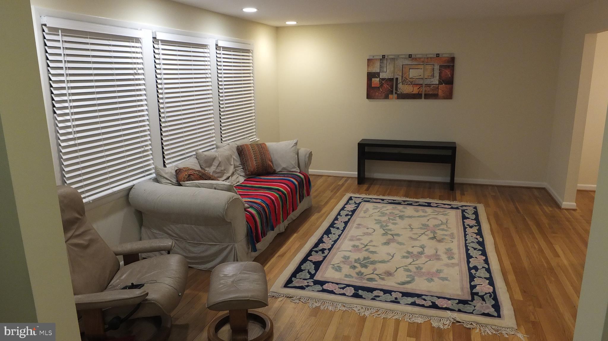 614 Hyde Road Silver Spring, MD 20902 - Photo 8 of 26 Living Room