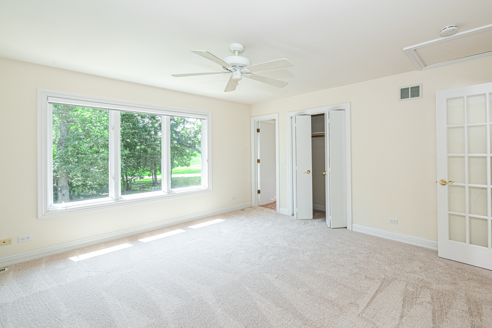 1071 Bonner Road Wauconda, IL 60084 - Photo 36 of 61 an empty room with windows and fan