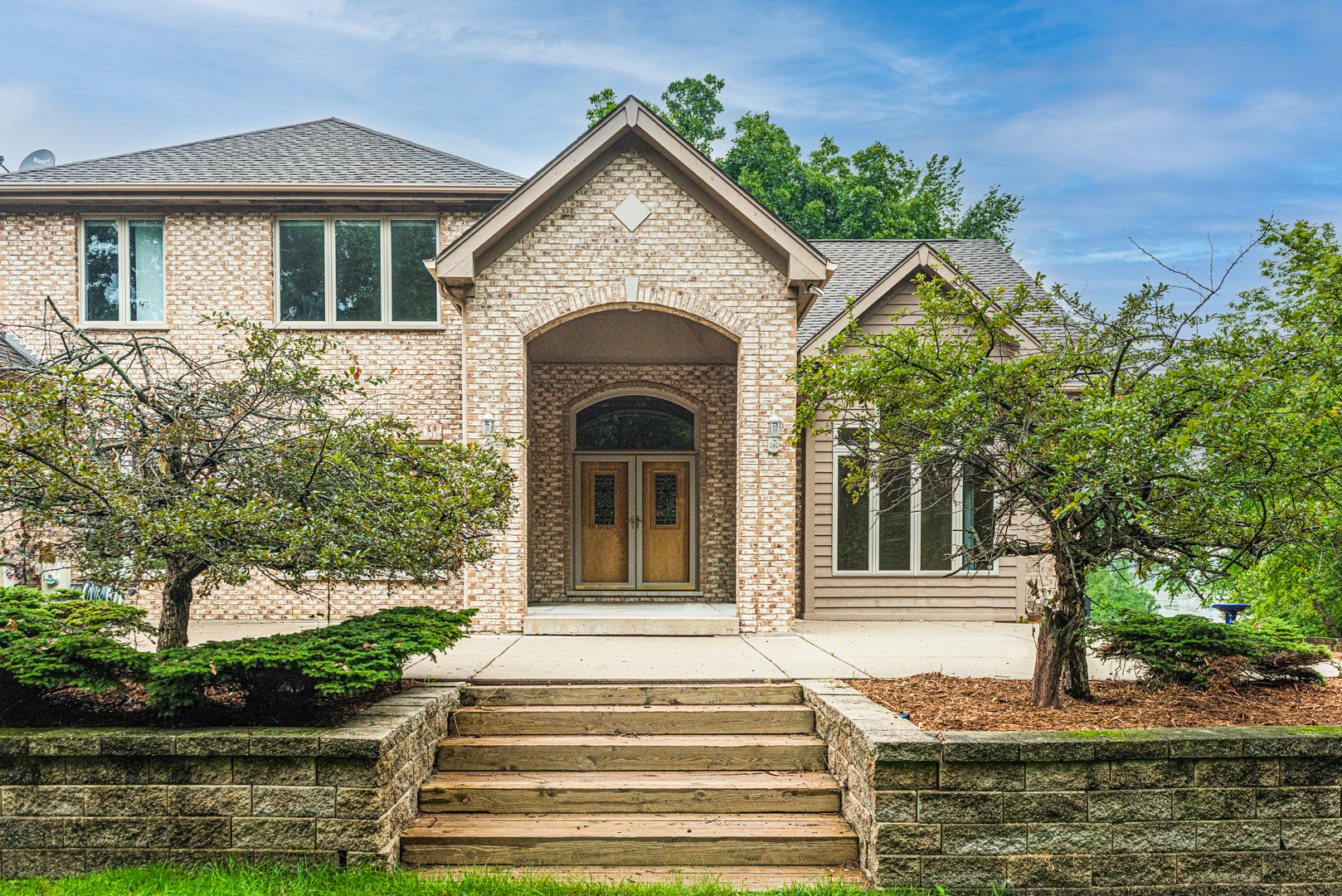 1071 Bonner Road Wauconda, IL 60084 - Photo 5 of 61 a front view of a house with a yard