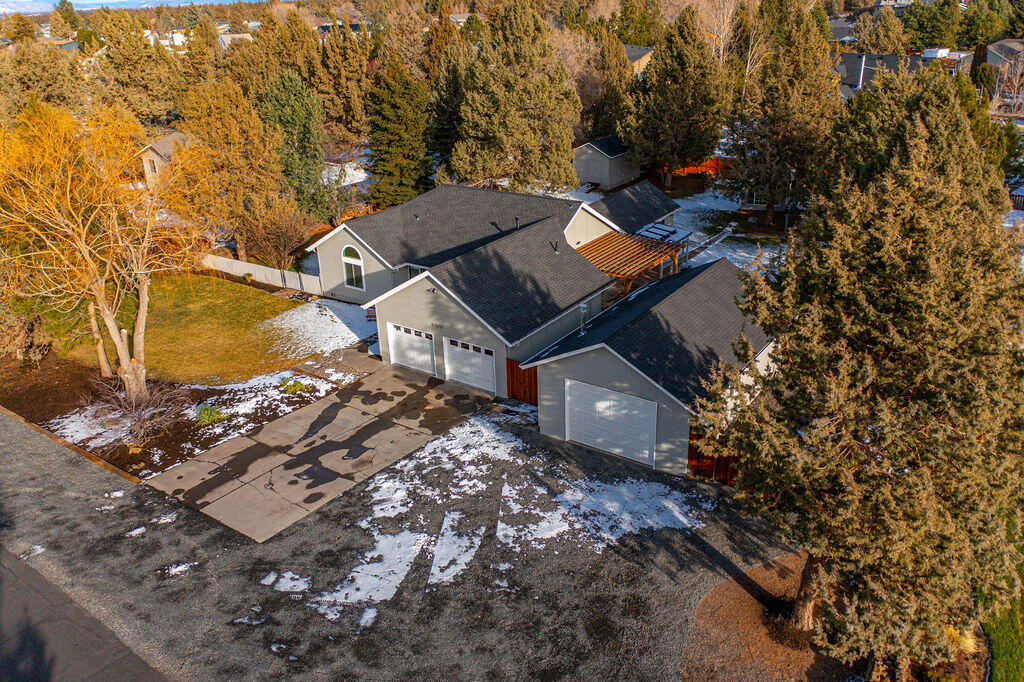63620 Boyd Acres Road Bend, OR 97701 - Photo 42 of 53 RileyVisuals-23