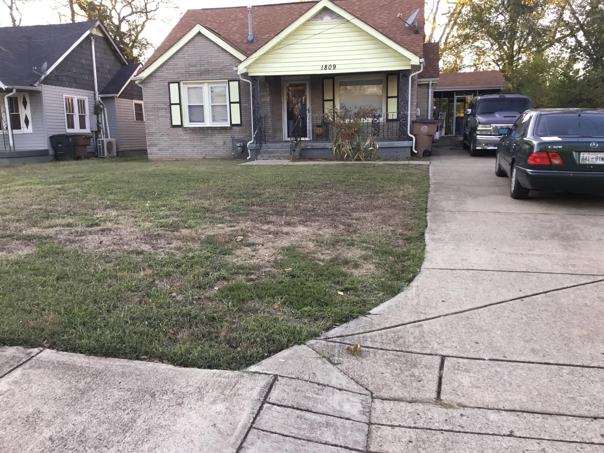 1809 South Hamilton Road Nashville, TN 37218 - Photo 3 of 15 a view of a yard in front of a house