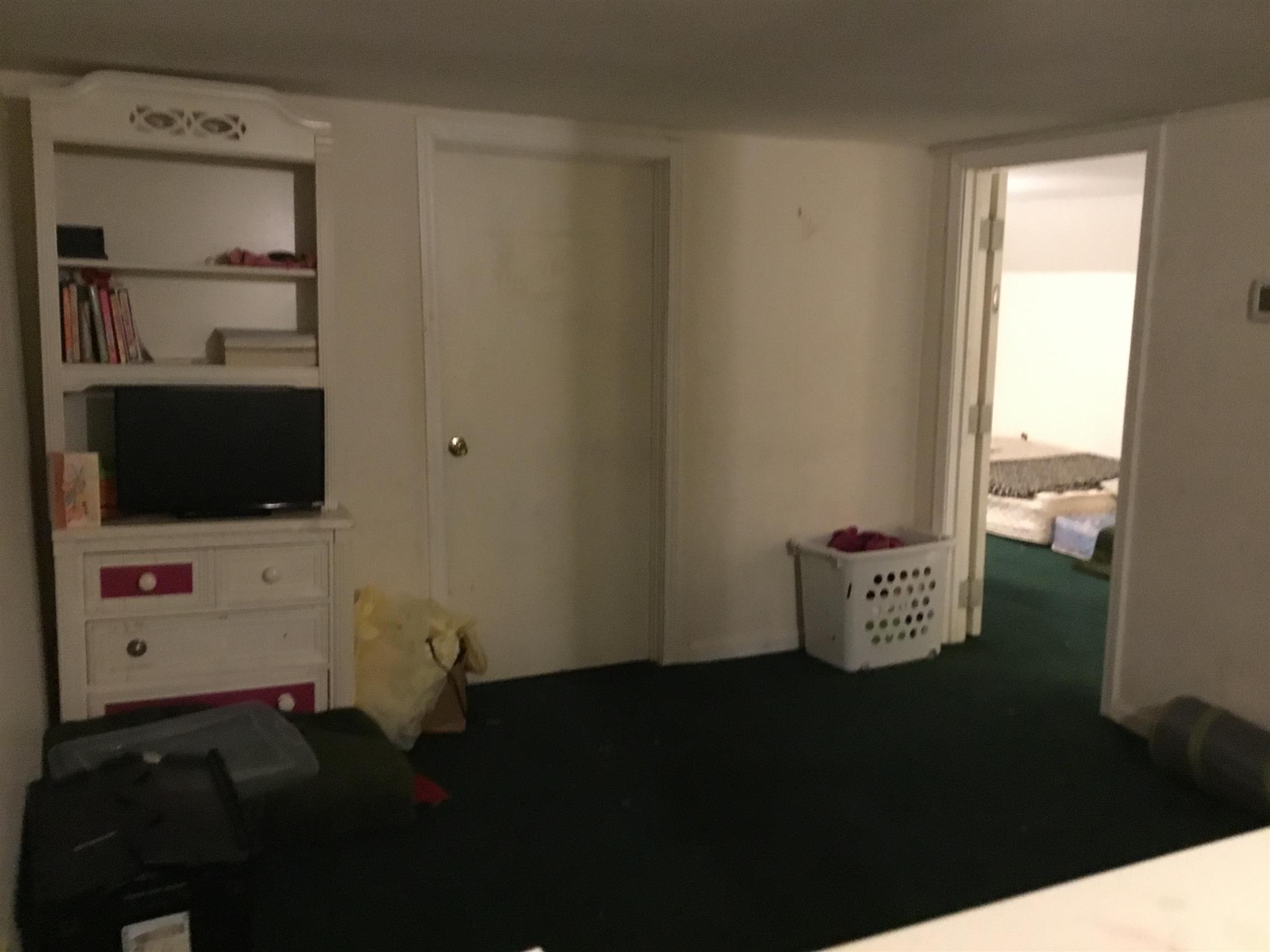 1809 South Hamilton Road Nashville, TN 37218 - Photo 7 of 15 a view of a television