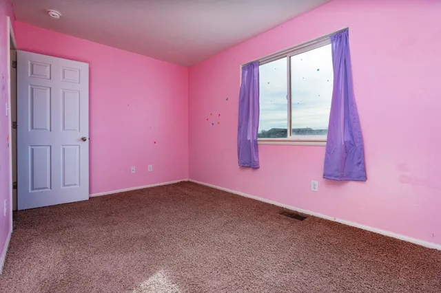 a view of empty room with window