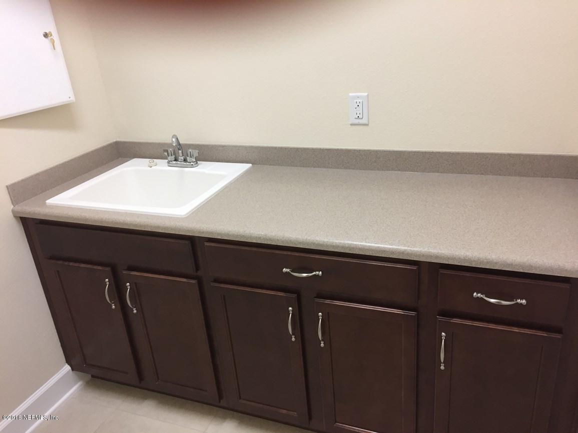2555 Riley Oaks Trail Jacksonville, FL 32223 - Photo 15 of 24 Laundry Room