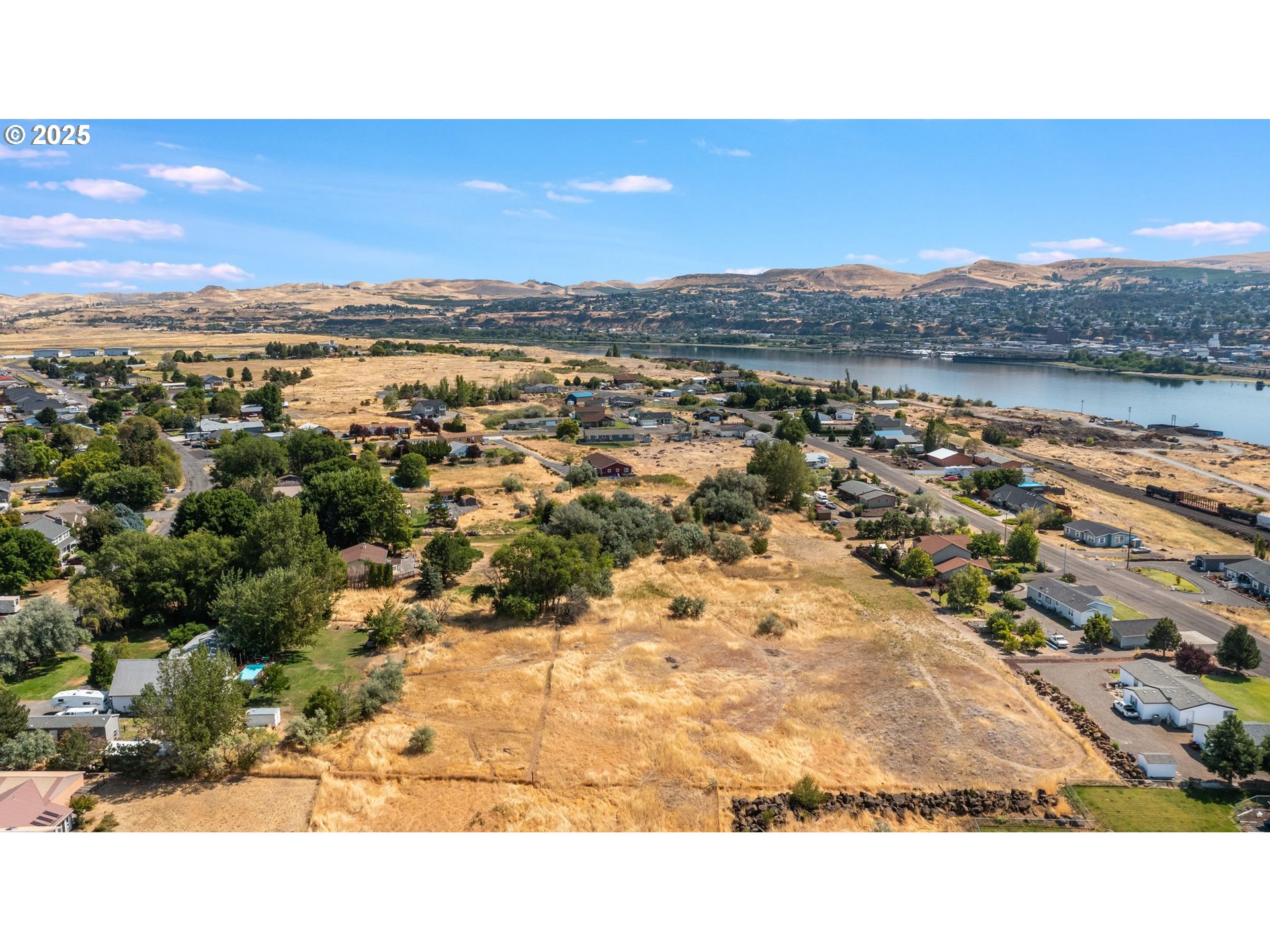 Sunridge Avenue Dallesport, WA 98617 - Photo 5 of 10 a view of city and ocean