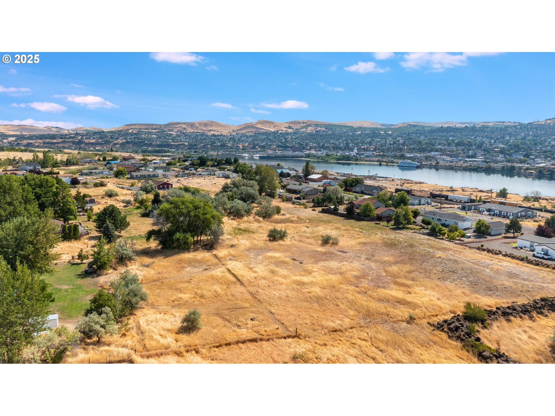 Sunridge Avenue Dallesport, WA 98617 - Photo 6 of 10 a view of a city