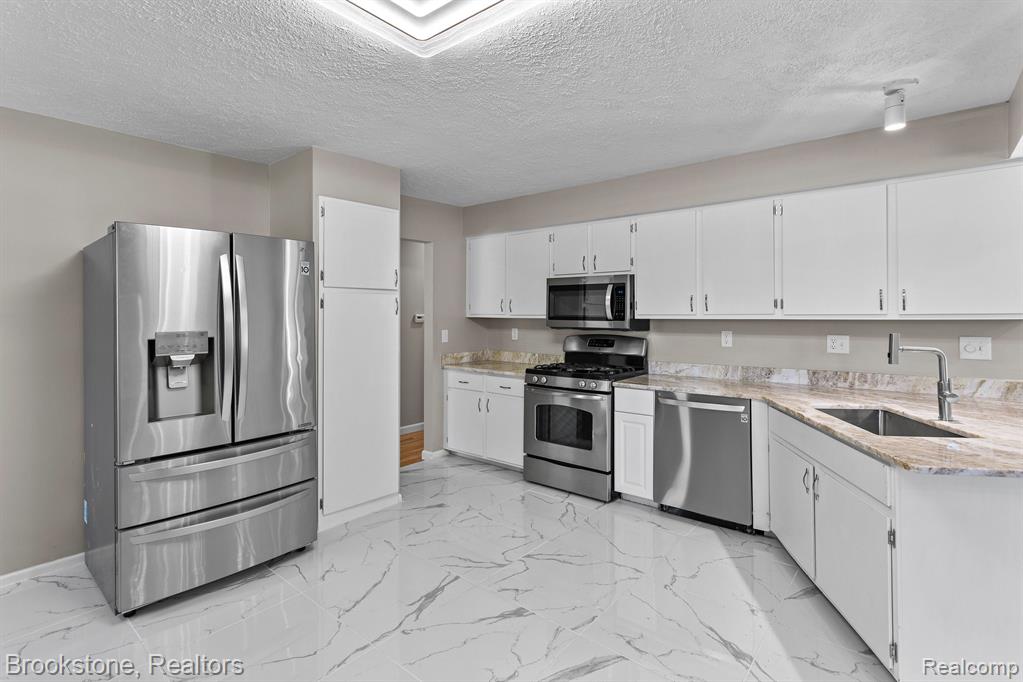 32039 Hayes Road Warren, MI 48088 - Photo 10 of 30