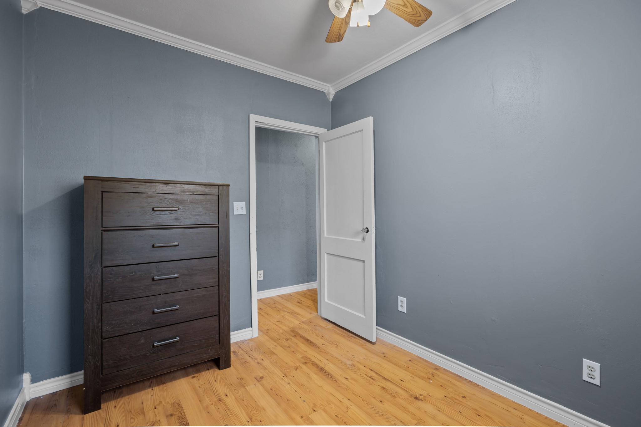 2006 Main Street Danbury, TX 77534 - Photo 21 of 30 a view of walk in closet